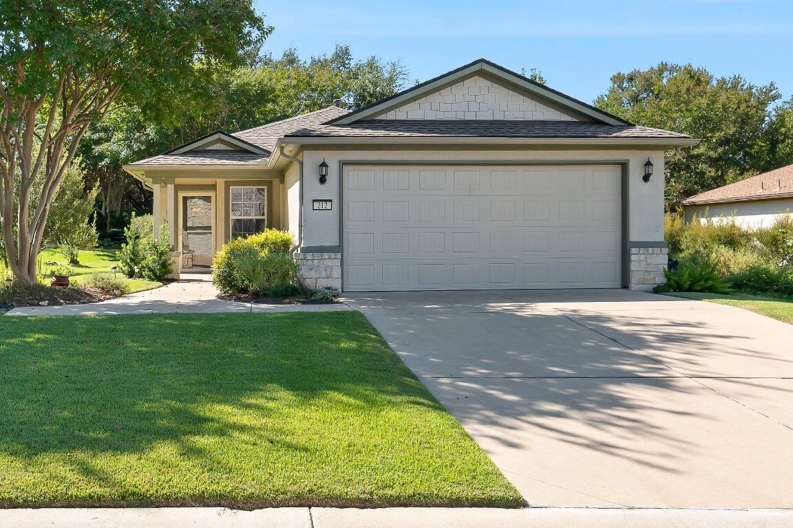 Property Photo: 212 Hills Of Texas Trail TX 78633