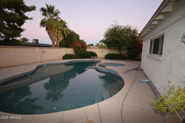 Property Photo: 3926 E Laurel Lane AZ 85028