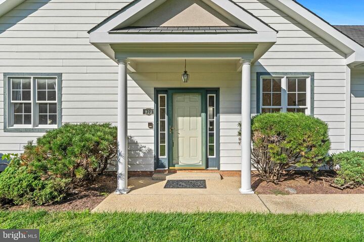 Property Photo:  923 Hickory Circle  MD 20646 
