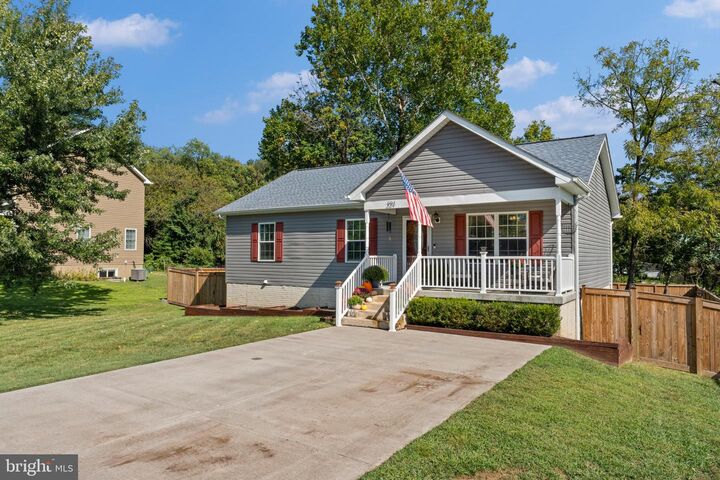 Property Photo: 221 Linden Street VA 20186