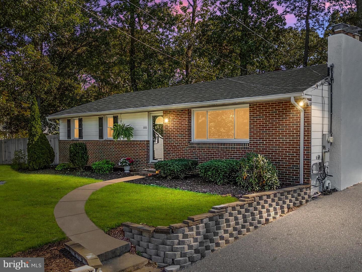 Property Photo:  105 Chestnut Street E  MD 21122 