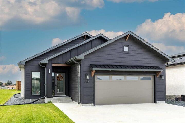 22 Alpine Drive  Steinbach MB R5G 2V9 photo