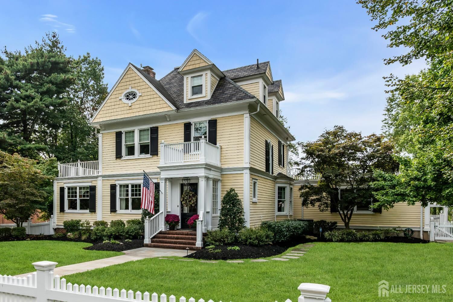 Property Photo:  31 Oak Avenue  NJ 08840 