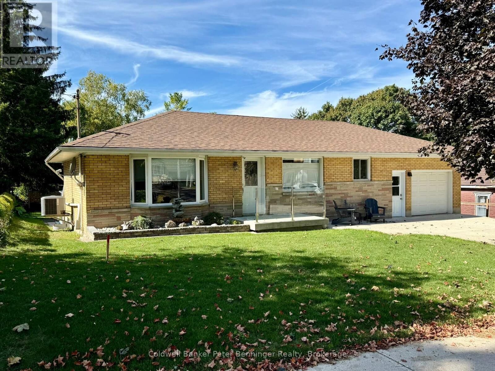 Property Photo: 10 Brownlee Street South ON N0G 2S0