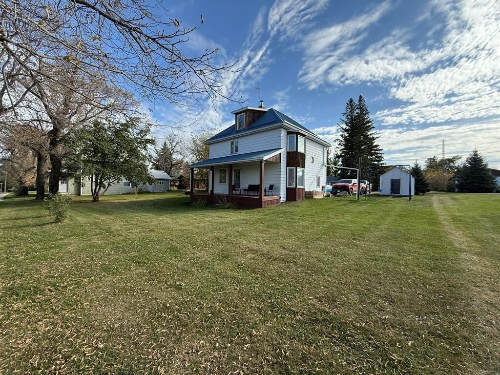 Property Photo: 755 Broadway Street MB R0K 0L0