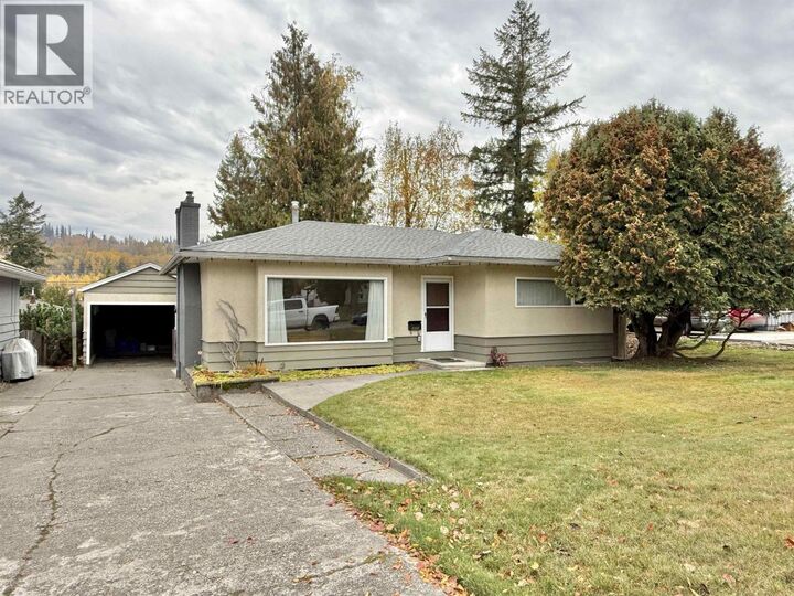 Property Photo:  956 Yorston Avenue  BC V2J 3B1