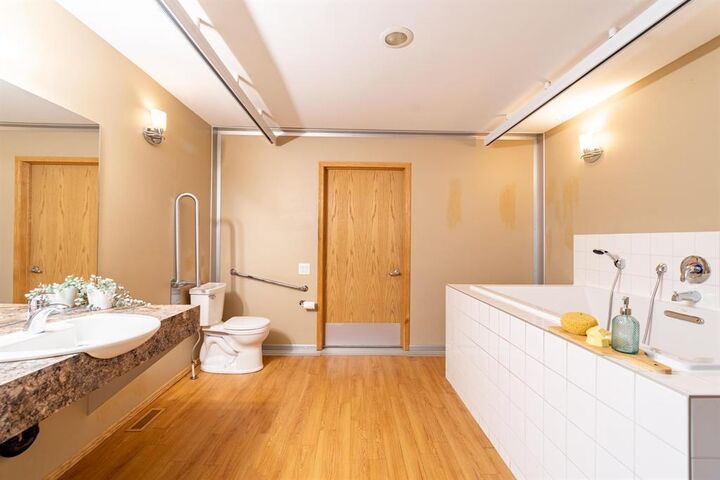 Property Photo:  601 Pandora Avenue East  MB R2C 0A6 