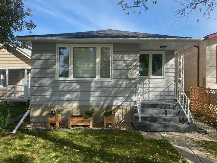 Property Photo:  237 Hartford Avenue  MB R2V 0V9 