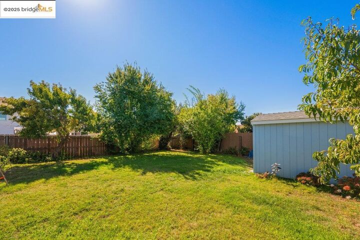 Property Photo: 9285 D St CA 94603