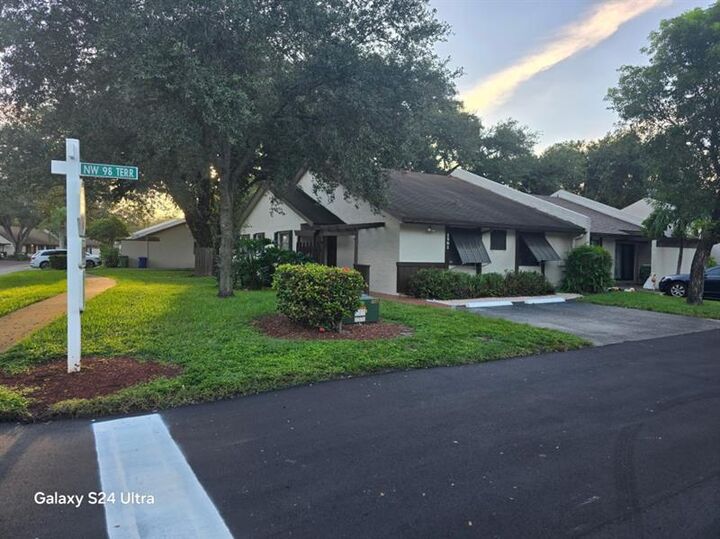 Property Photo: 1581 NW 98th Ter FL 33024