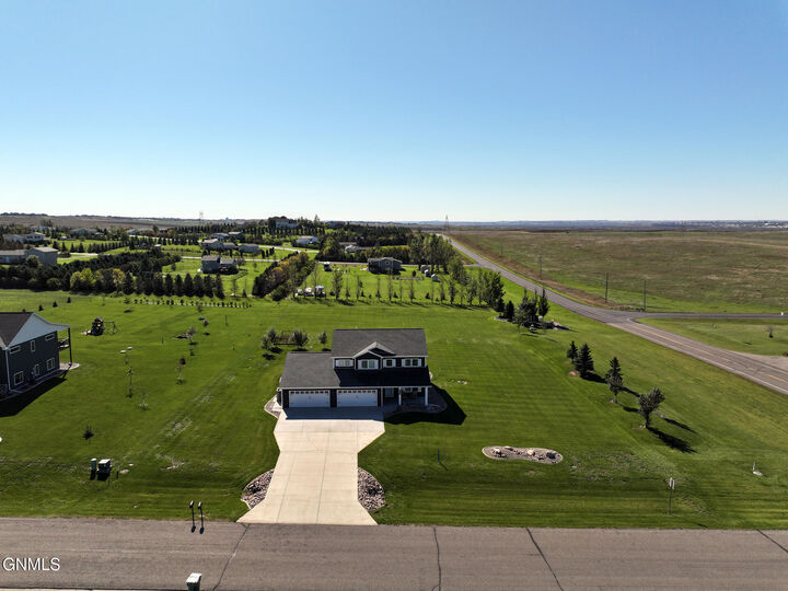 Property Photo: 2721 Nicklaus Drive ND 58503