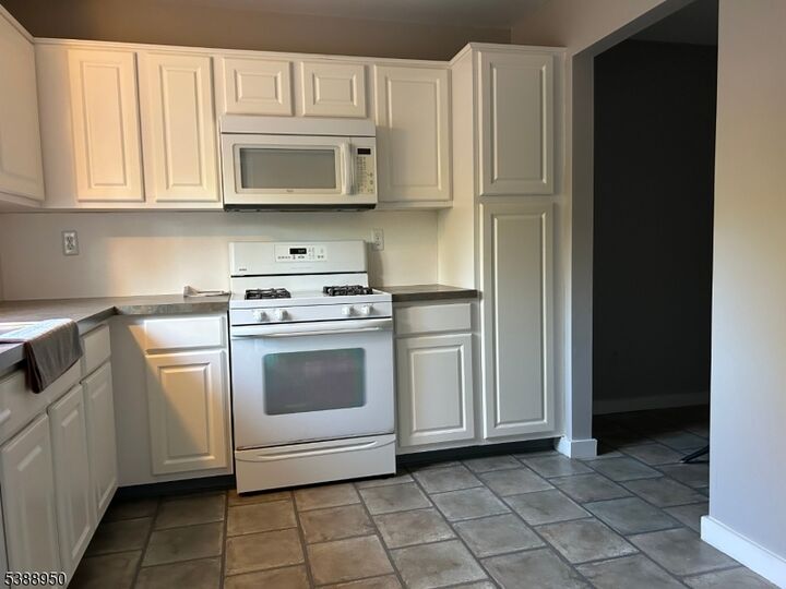 Property Photo:  85 Shady Ln  NJ 07419 