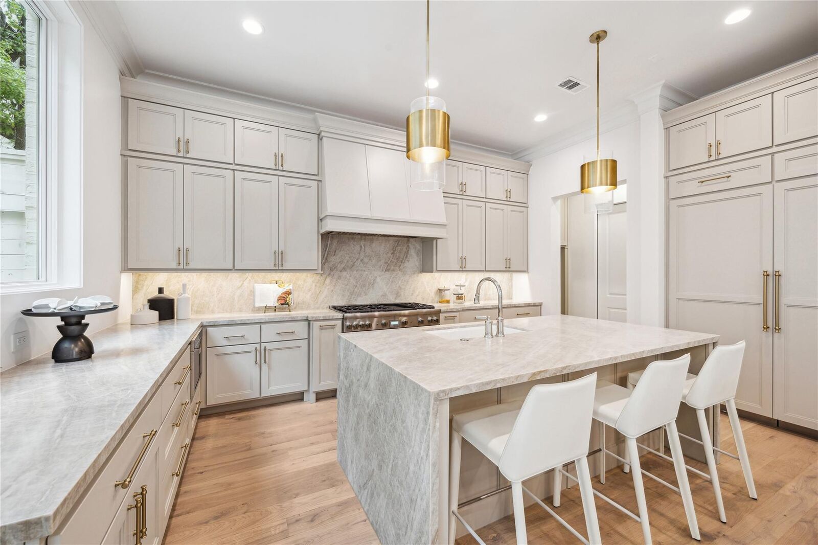 Property Photo: 16 Wentworth Square Avenue TX 77027