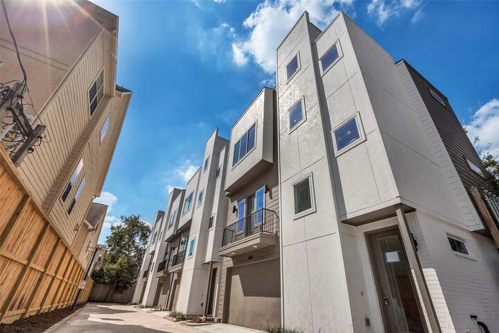 Property Photo:  3012 Bell Street  TX 77003 