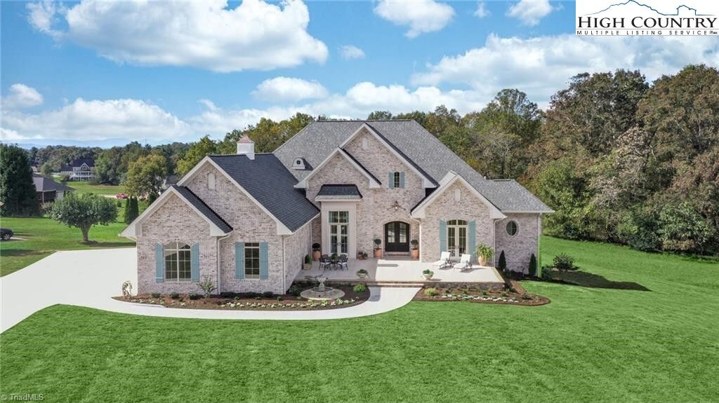 Property Photo: 202 Canterbury Drive NC 28659