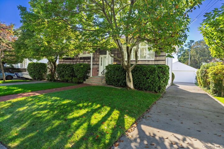 Property Photo:  33 Starks Place  NY 11563 