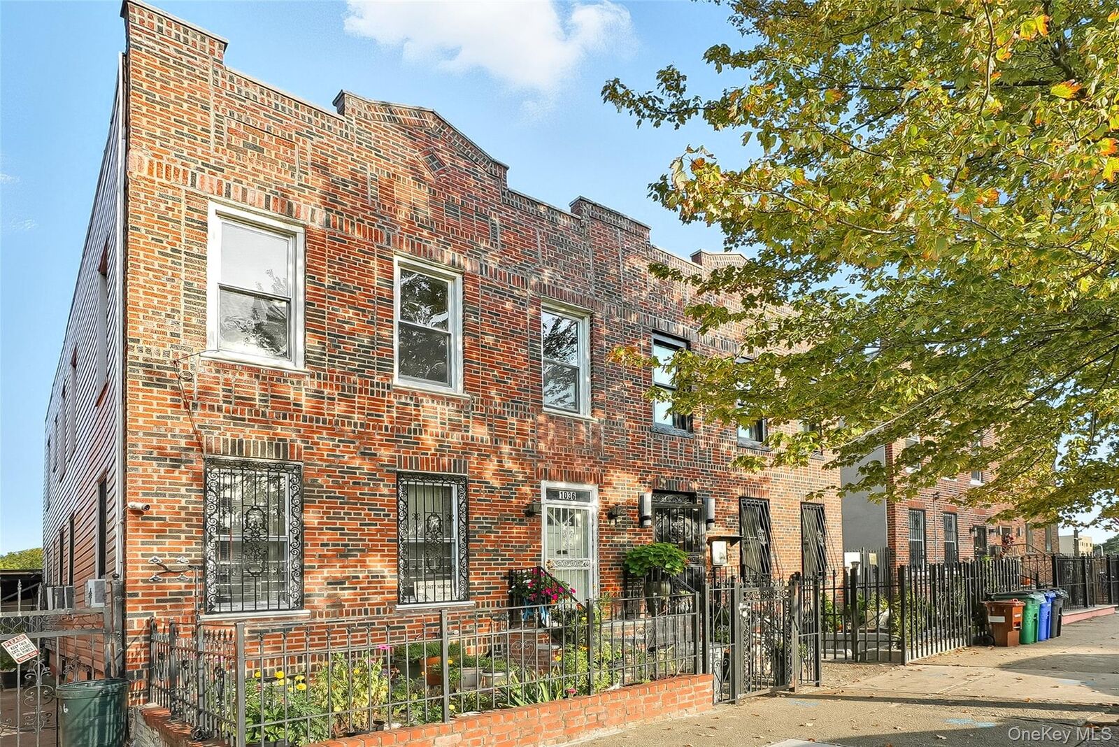 Property Photo:  1036 Metcalf Avenue  NY 10472 