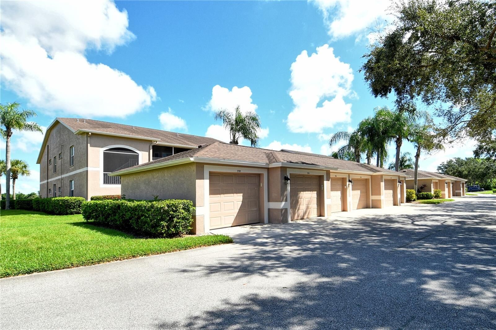 Property Photo:  5271 Mahogany Run Avenue 721  FL 34241 