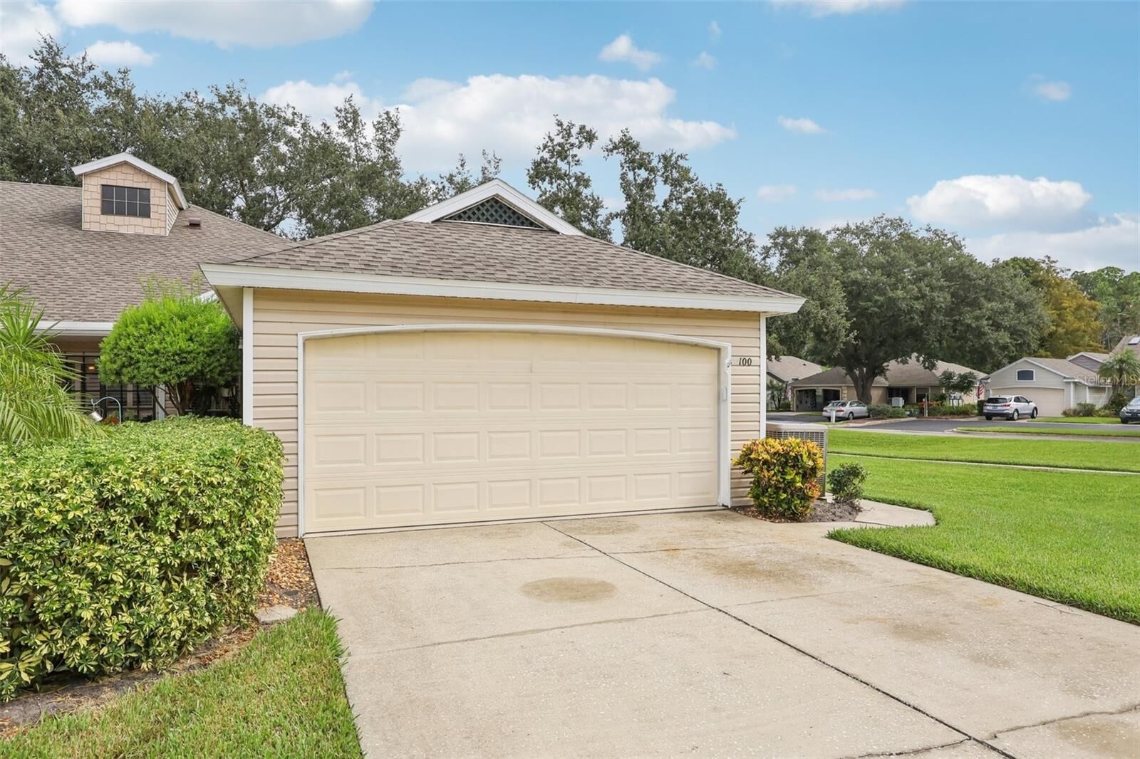 Property Photo: 100 Juniper Way FL 32778