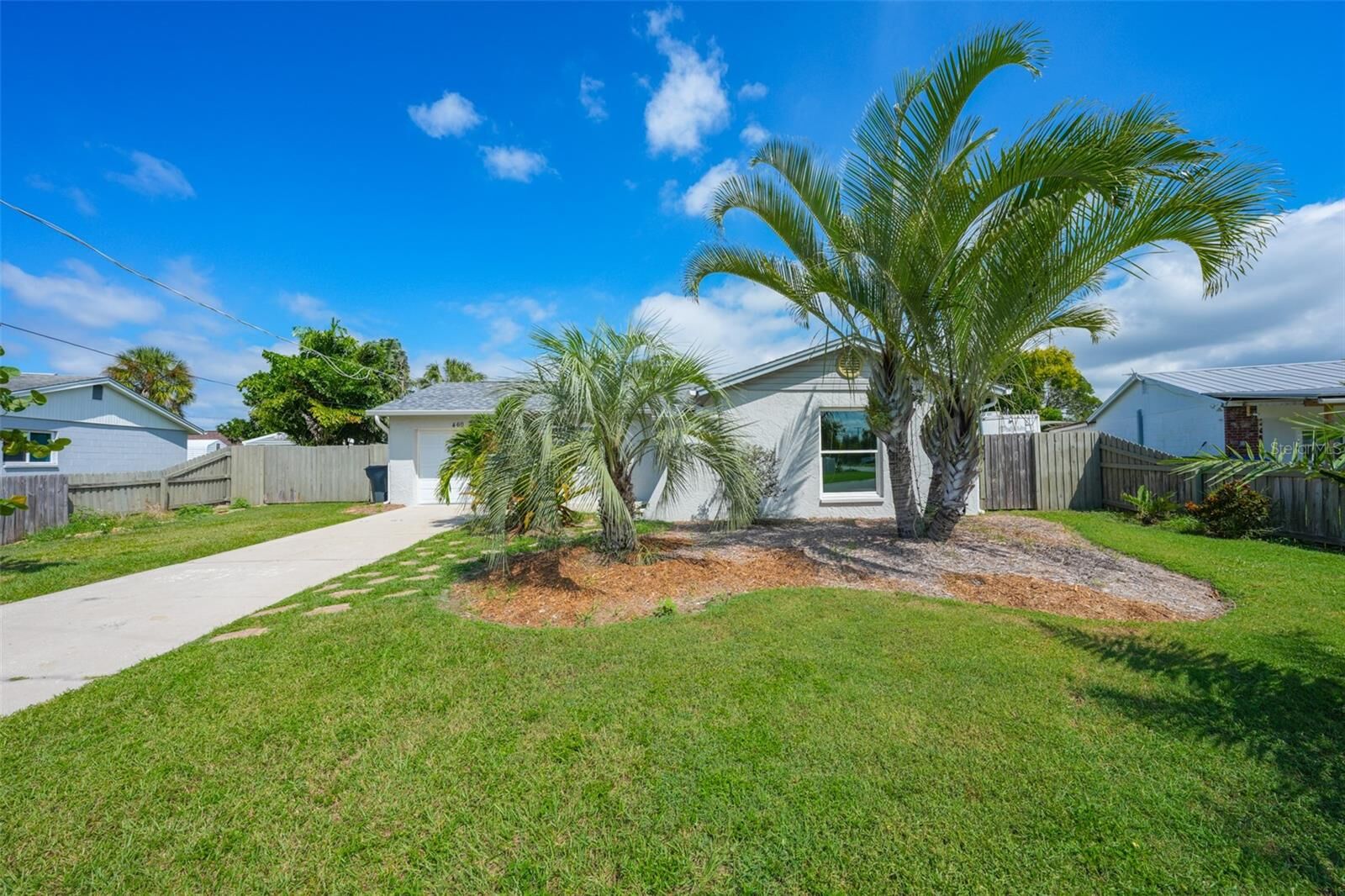 Property Photo: 469 Florida Circle N FL 33572