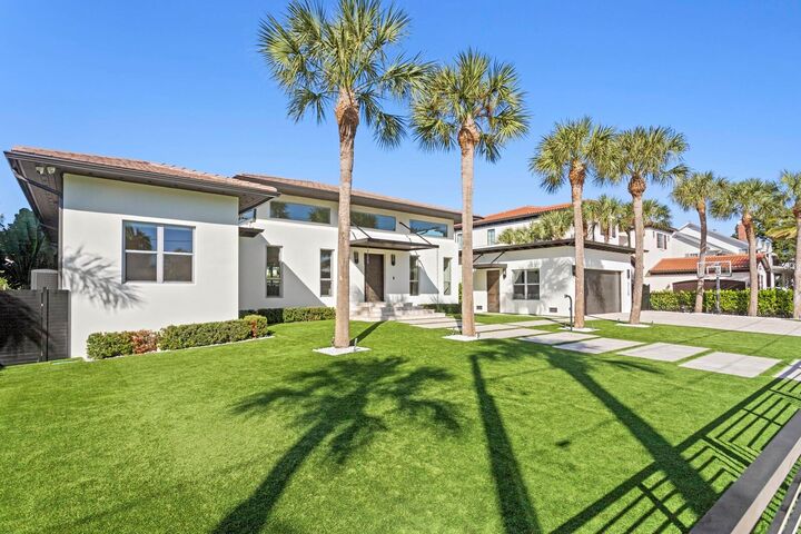 Property Photo:  5129 W Neptune Way  FL 33609 