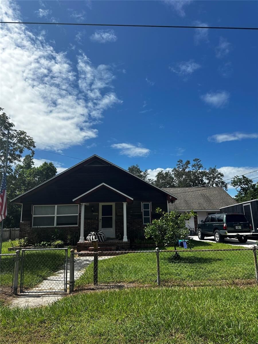 Property Photo: 1109 N Burton Street FL 33563