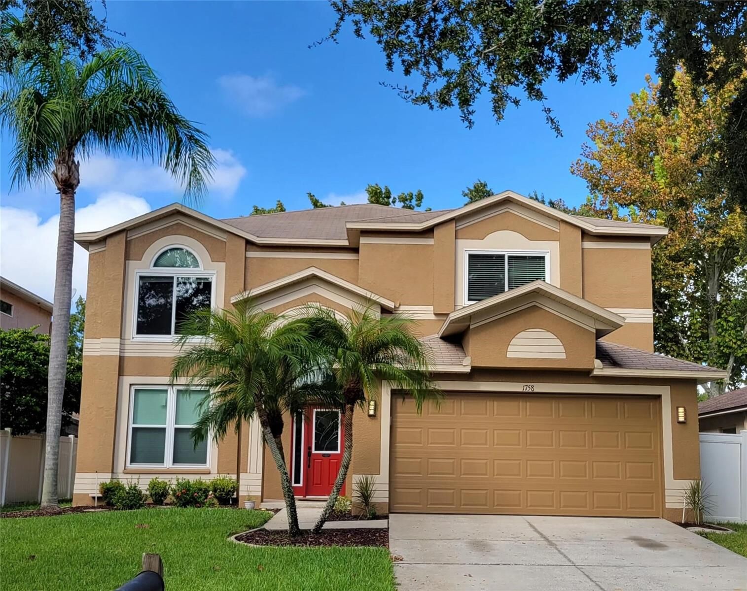 Property Photo:  1758 Oak Pond Court  FL 34677 