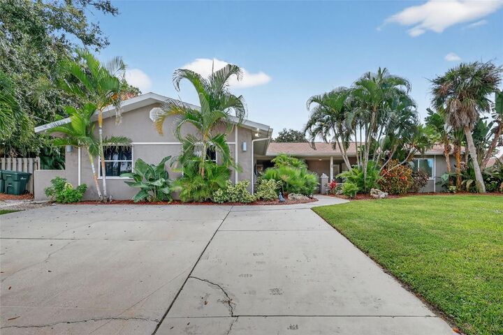 1884 Southpointe Drive  Sarasota FL 34231 photo