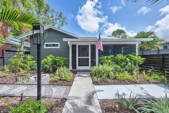 Property Photo:  1919 Laurel Street  FL 34236 