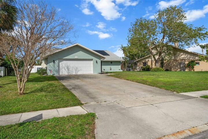 Property Photo: 1239 Pinebrook Way FL 34285