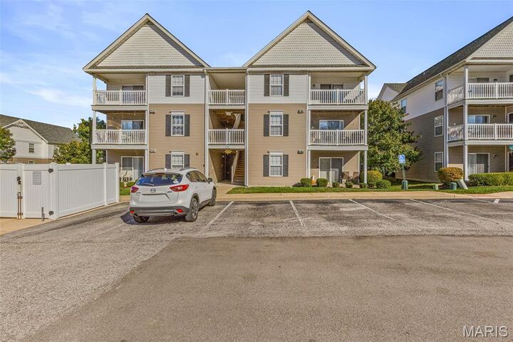 Property Photo:  9740 Bexley Station Drive, Unit # 7G  MO 63123