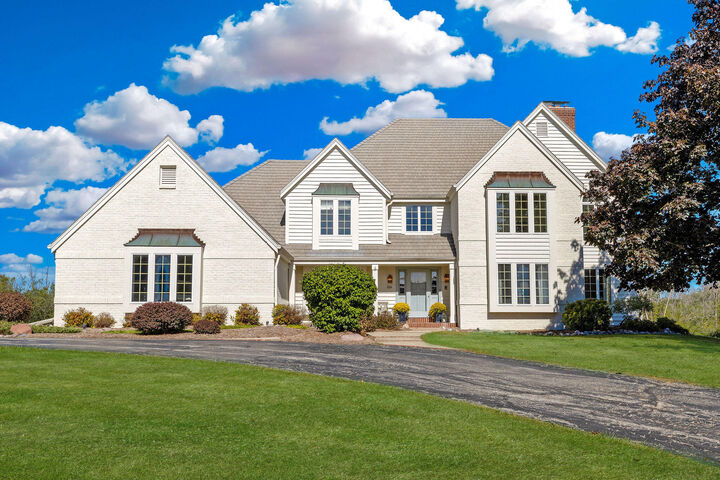 824 W Fox Hunt Trce  Mequon WI 53092 photo
