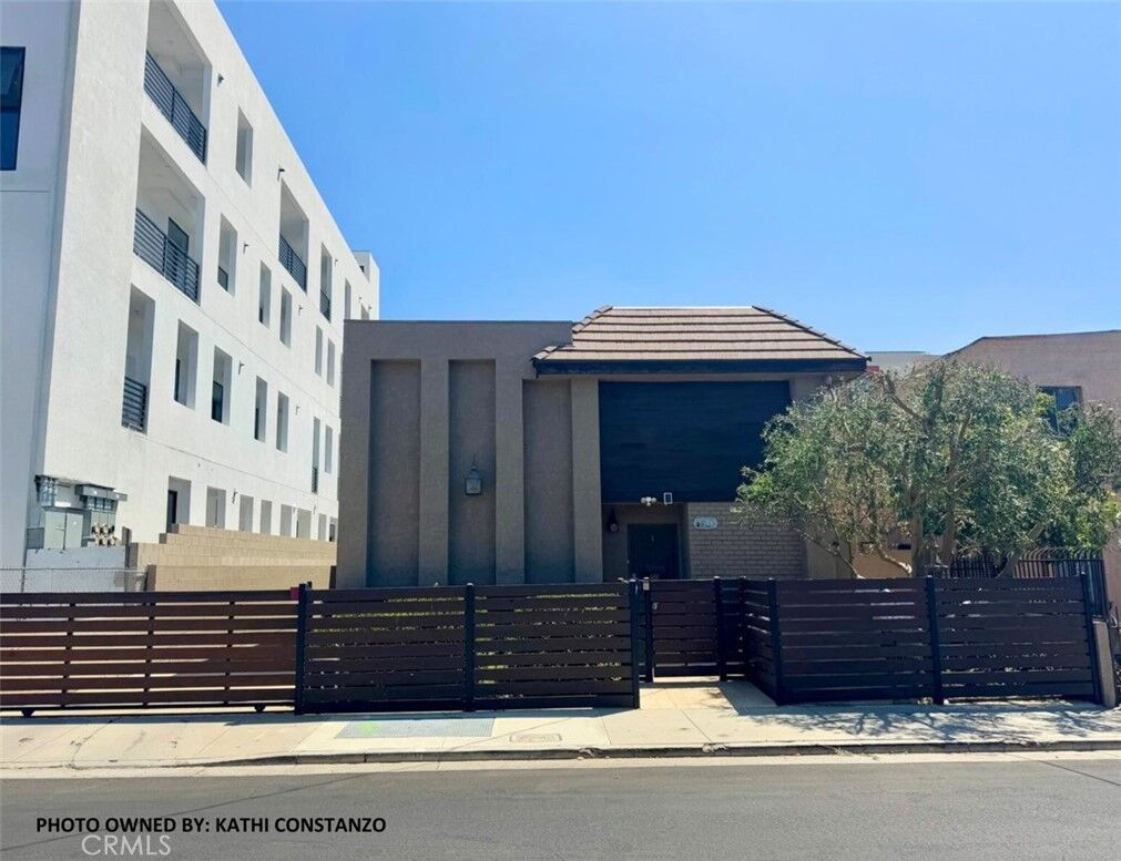 Property Photo: 5544 Elmer Ave CA 91601