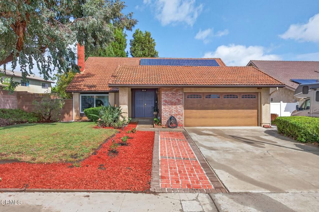 Property Photo: 814 Danbury Court CA 93004