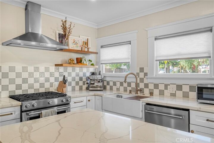 Property Photo:  4401 E Vermont Street  CA 90814 