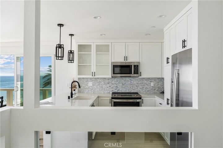 Property Photo: 11838 E Ebbtide Lane CA 90265