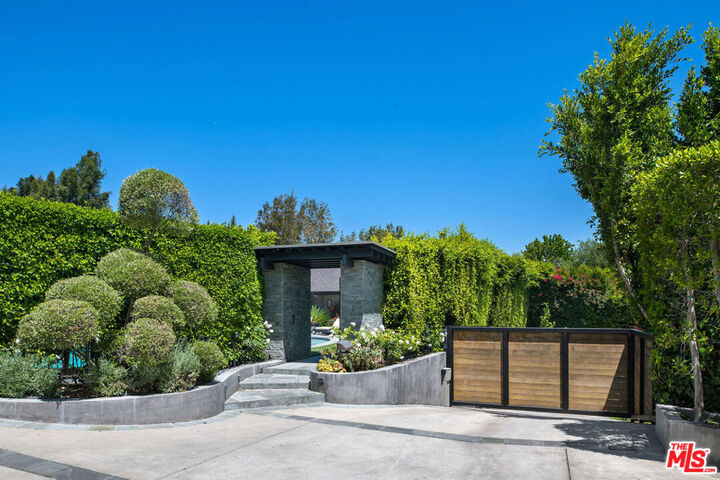 Property Photo:  3035 Lake Glen Drive  CA 90210 