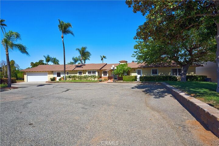 Property Photo: 1525 Heather Lane CA 92504