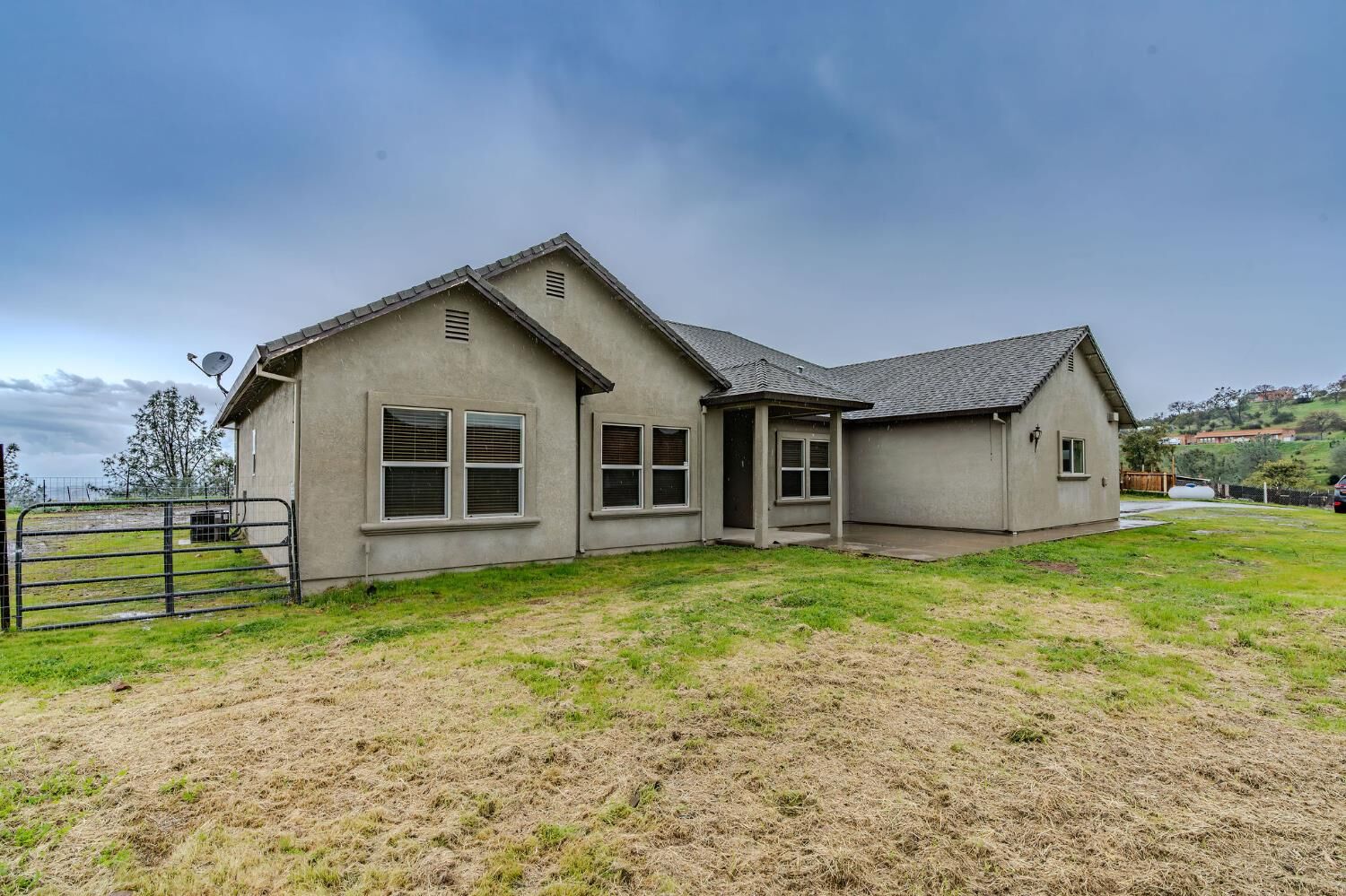 Property Photo: 6700 Harding Road CA 95252