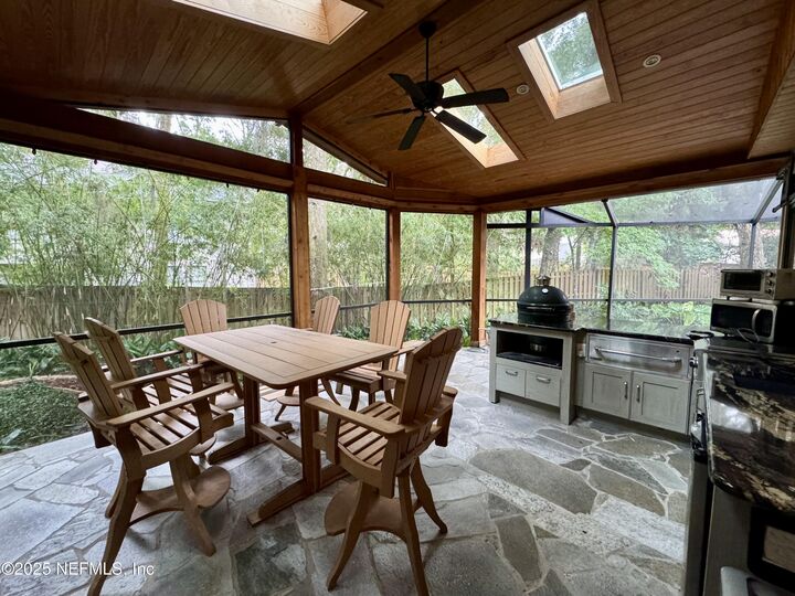 Property Photo: 1963 Colina Court FL 32233