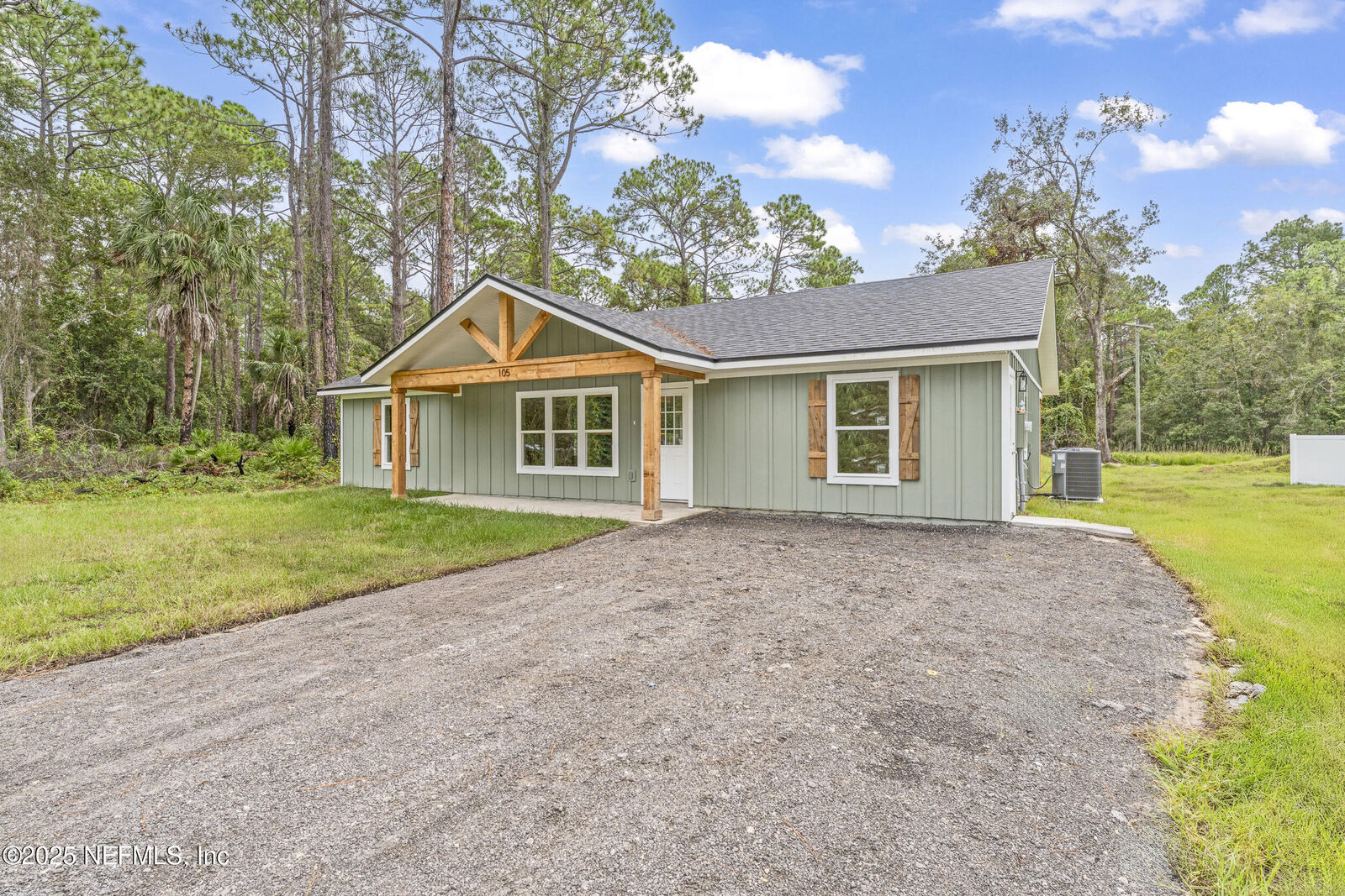 Property Photo: 105 SE 3rd Street FL 32139
