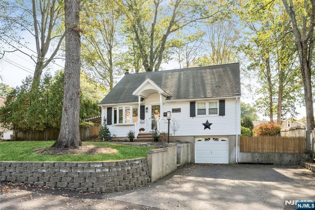 Property Photo:  8 Ridge Place  NJ 07470 