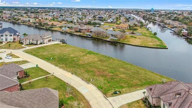 Property Photo:  464 San Cristobal Court  LA 70458