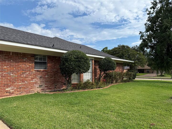 Property Photo: 7801 Millicent Way LA 71105