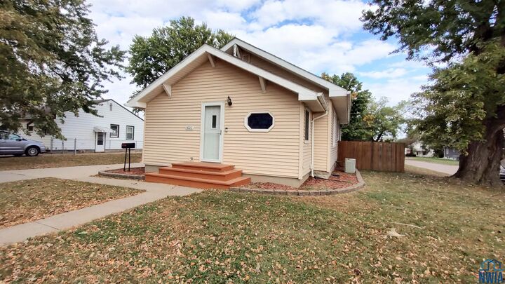 Property Photo: 4000 Jefferson St. IA 51108