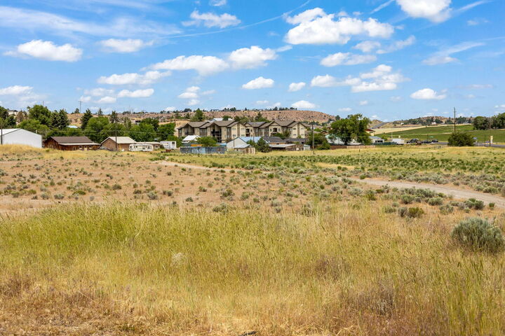 Property Photo:  Hwy 97 Tl401  OR 97741 