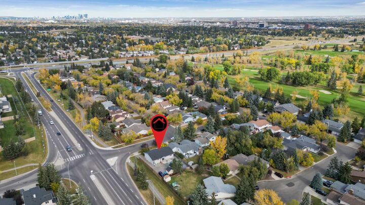 Photo de la propriété: 2003 117 Avenue SW AB T2W 2Y7