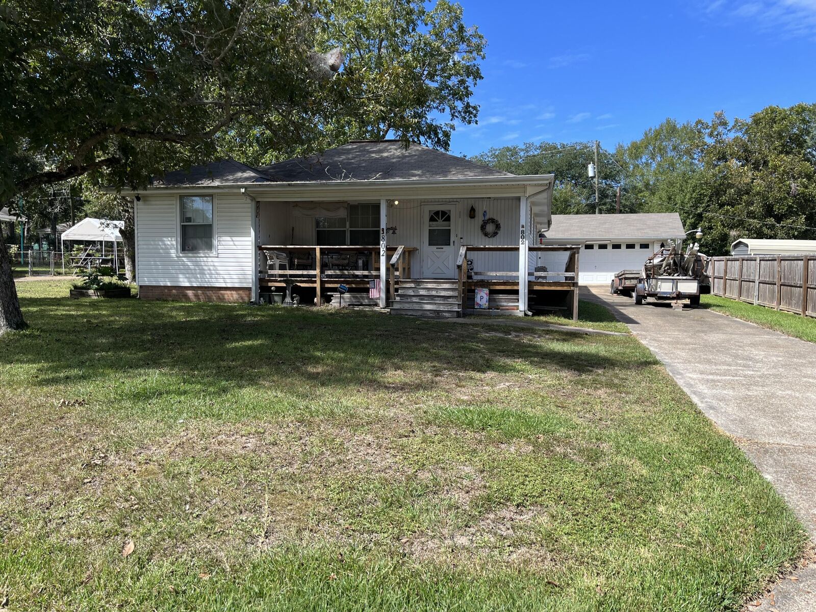 Property Photo:  802 Dennis Ave  LA 71446 