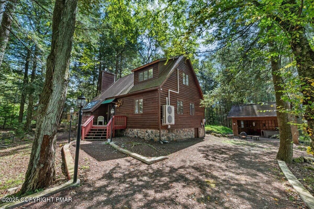 Property Photo:  512 Sir Jeoffrey Court  PA 18347