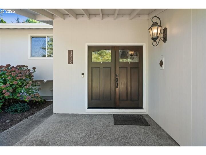 Property Photo: 15930 SW Colony Pl OR 97224